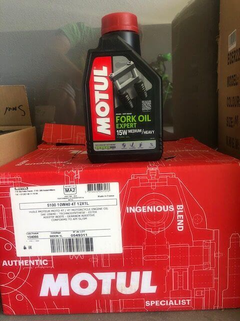 Сколько масла заливать в хонда шедоу 400 motul fork oil expert medium heavy 15w